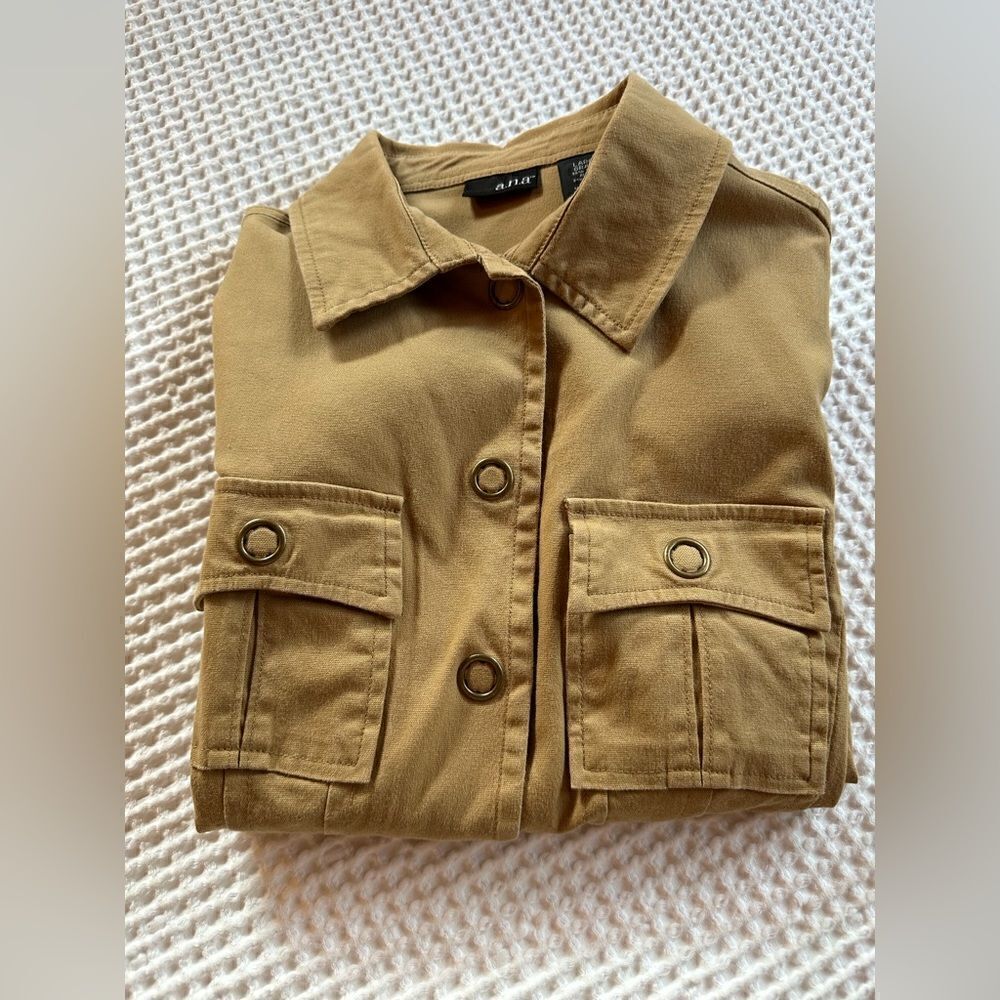 A.n.a. Women’s Tan utility jacket with snaps and several pockets-size Large